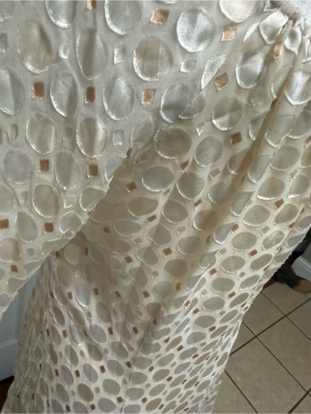 White House Black Market Ivory Sheer Boho Blouse Size S Textured Dot Tie Neck - Picture 8 of 15